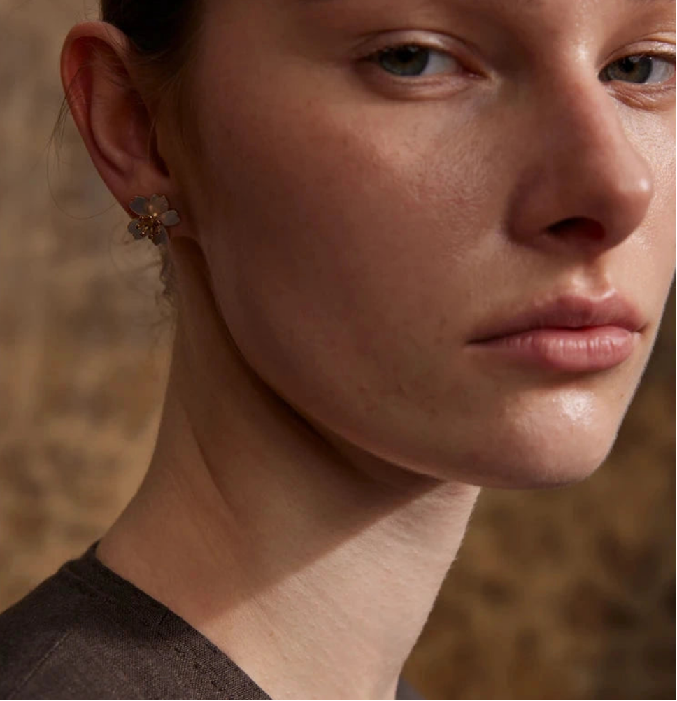 PoisedMe High Quality Natural Shell Flower Golden Daily Stud Earrings for Women Prevent Allergy Stainless Steel Exquisite Jewelry 