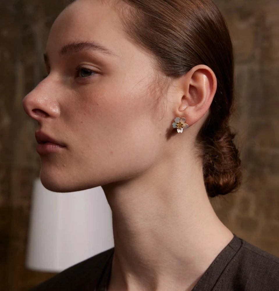 PoisedMe High Quality Natural Shell Flower Golden Daily Stud Earrings for Women Prevent Allergy Stainless Steel Exquisite Jewelry 