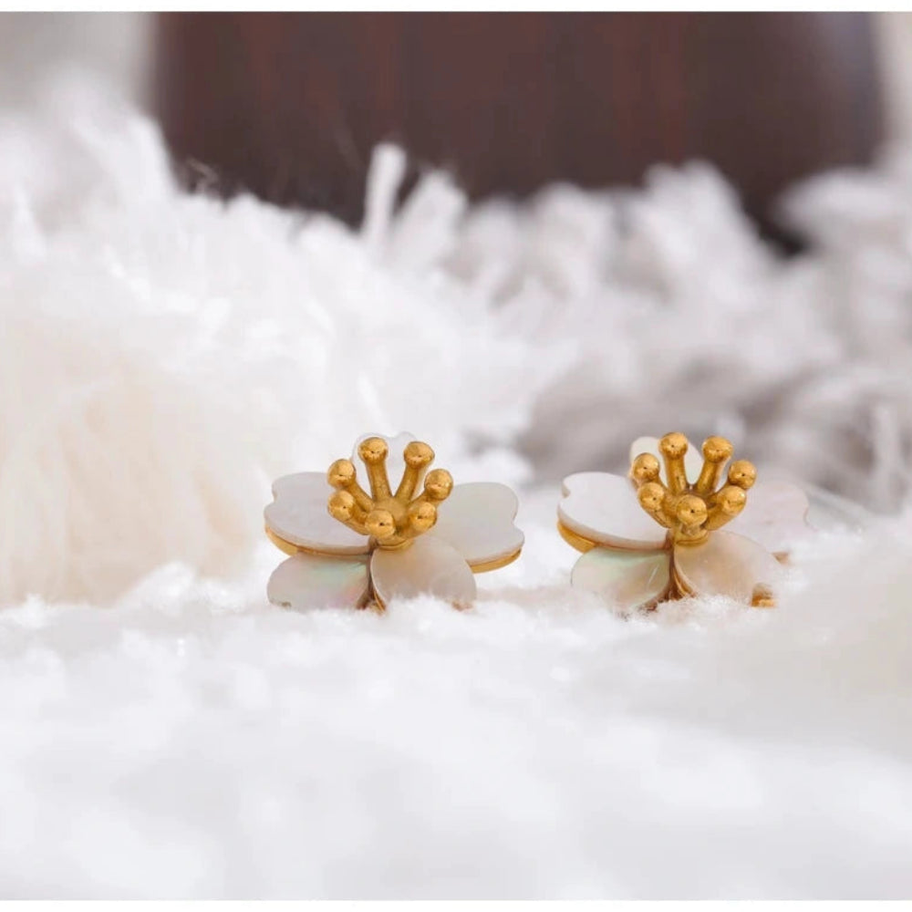 PoisedMe High Quality Natural Shell Flower Golden Daily Stud Earrings for Women Prevent Allergy Stainless Steel Exquisite Jewelry 